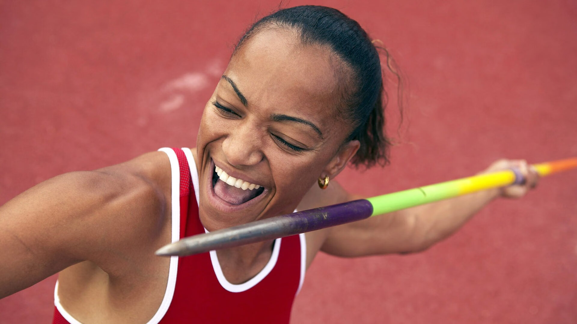 赛道上的米切尔时刻,当新疆队精神注入F1新赛季揭幕战