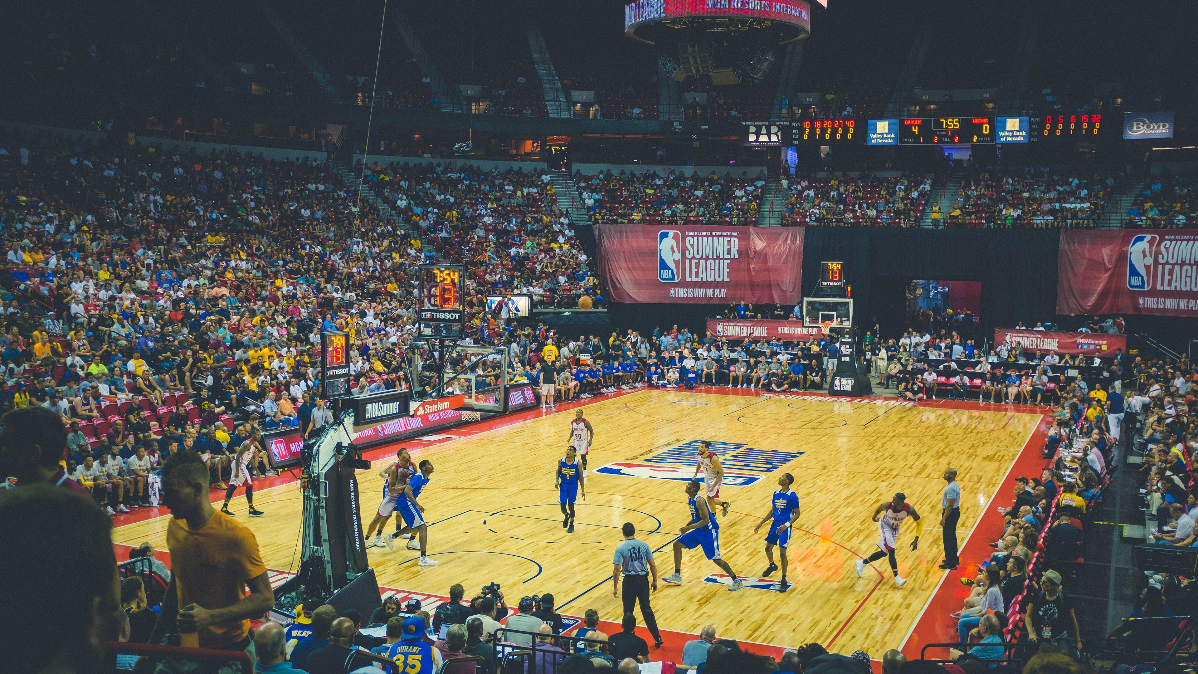 东契奇状态火热助阵，快船季前赛完胜广州队展现统治力